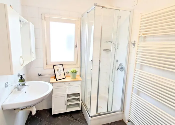 Silenziosissimo In Centro A 2 Min Da Stazione, Castello E Duomo דירה